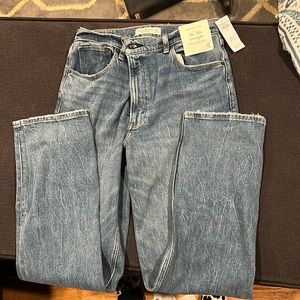 Abercrombie jeans! The 90s Straight Ultra High Rise jeans! New with tags!